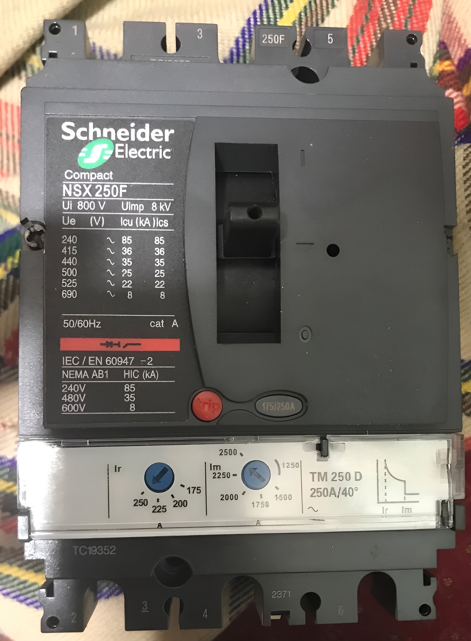 Schneider Electric ComPact NSX250F (MCCB)